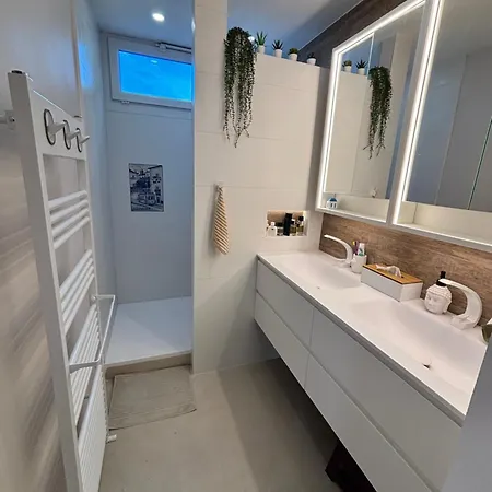 Neuf Apartment