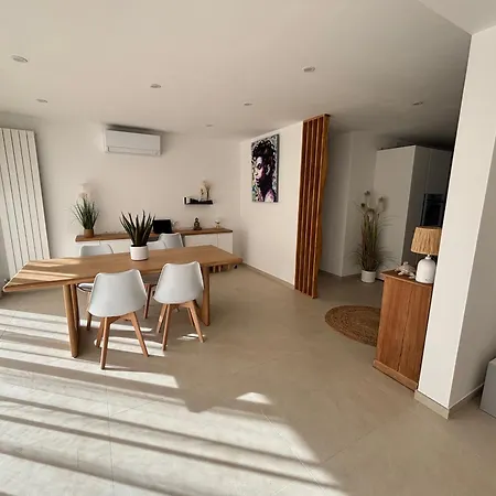 Neuf Apartment *
